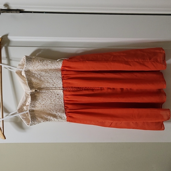 City triangles size 3 dress. - Picture 6 of 9